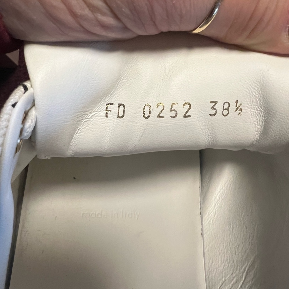 Louis Vuitton Timeout sneaker, size 38 1/2 - Picture 9 of 9